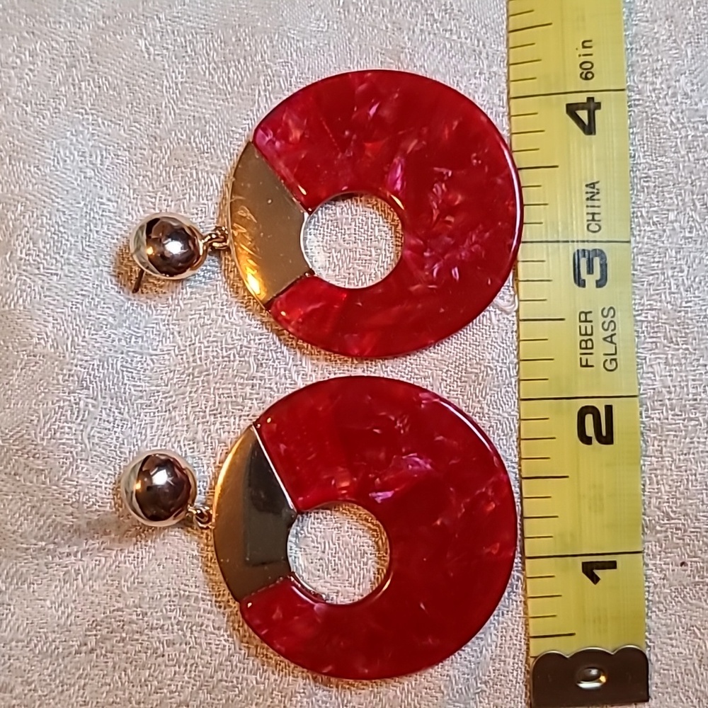 Vintage gold tone and pink earrings.